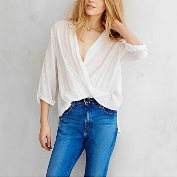Silence & Noise High Low Wrap Front Blouse NWT White Size M - Picture 2 of 7